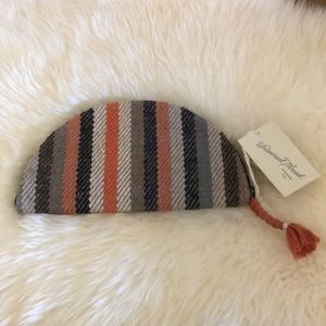 Small Clutch! Great for summer and spring!